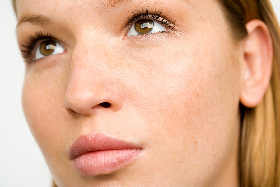 HEV Light: The truth about blue light’s impact on skin