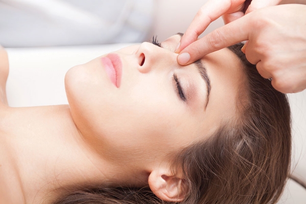 Hold the Needles: the Beauty Benefits of Acupressure