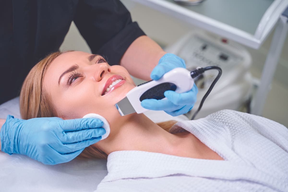 Handheld Help: Elevating Exfoliation with Ultrasonics 